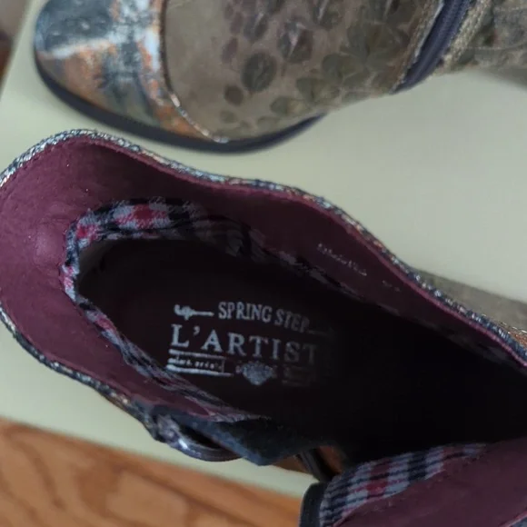 NIB L'Artiste Eleni taupe booties size 8.5 - Picture 7 of 10